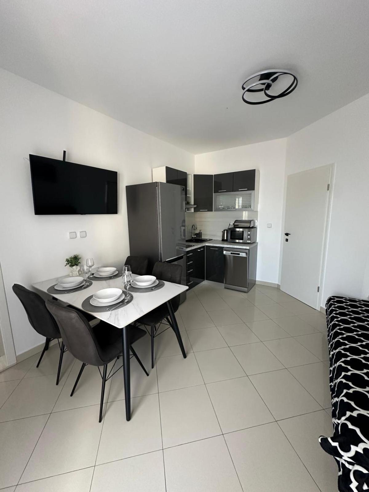 Apartments Villa Sunce Dugi Rat Extérieur photo